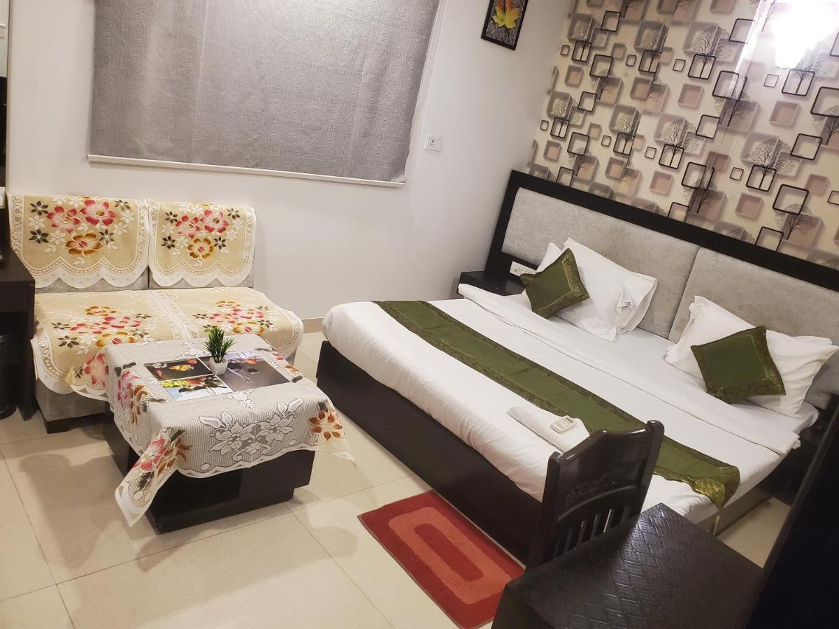 Hotel Aashiyana Inn นิวเดลี ภายนอก รูปภาพ